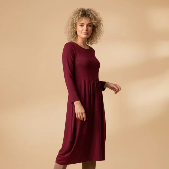 Ava | Elegant Long Sleeve Round Neck Midi Dress - Emma's Dresses