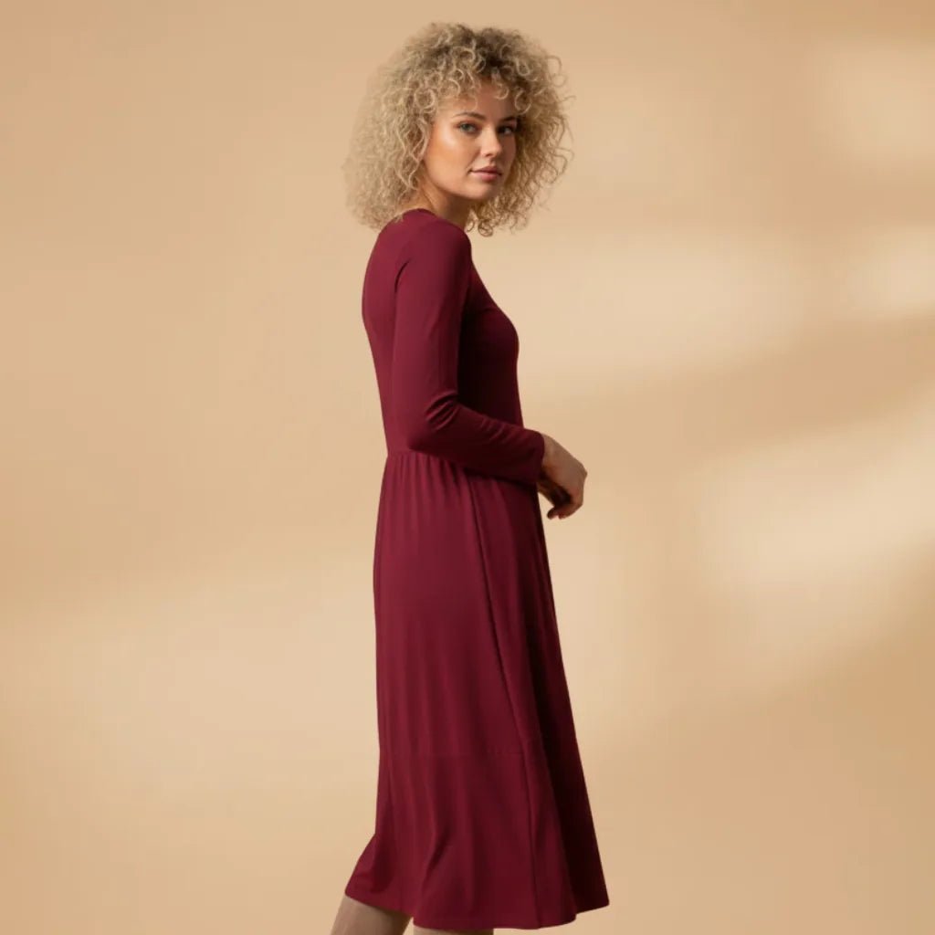 Ava | Elegant Long Sleeve Round Neck Midi Dress - Emma's Dresses