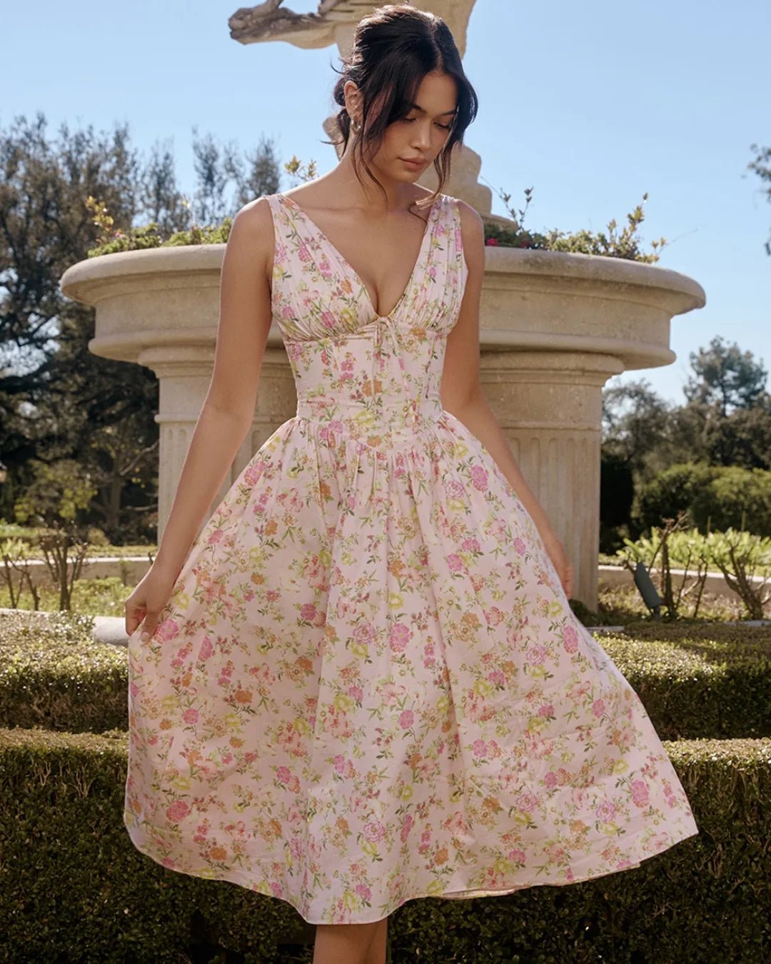 Sophia | Elegant V - Neck Floral Midi Dress - Emma's Dresses